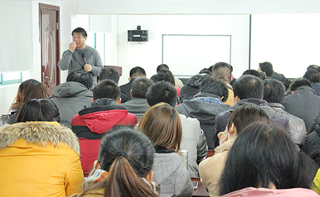 91视频APP下载邀请著名经济学教授陆满平来企做“融资上市”培训(图1)