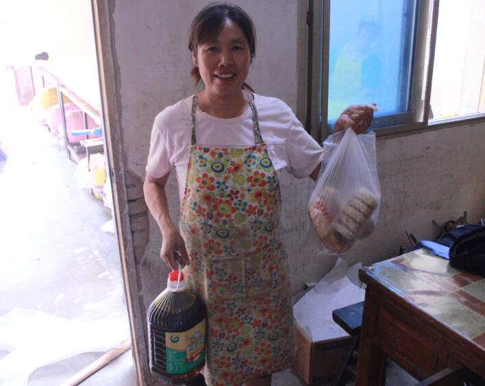 91视频APP下载电气股份开展“迎中秋送月饼”活动 温暖员工思乡情(图3)