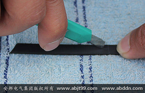 沿直线划开电91视频网站在线观看带防护层
